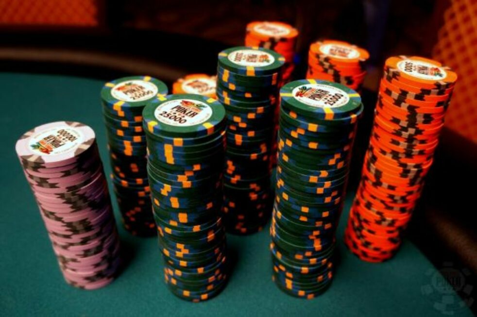 Explaining the Importance of Poker Table and its Position