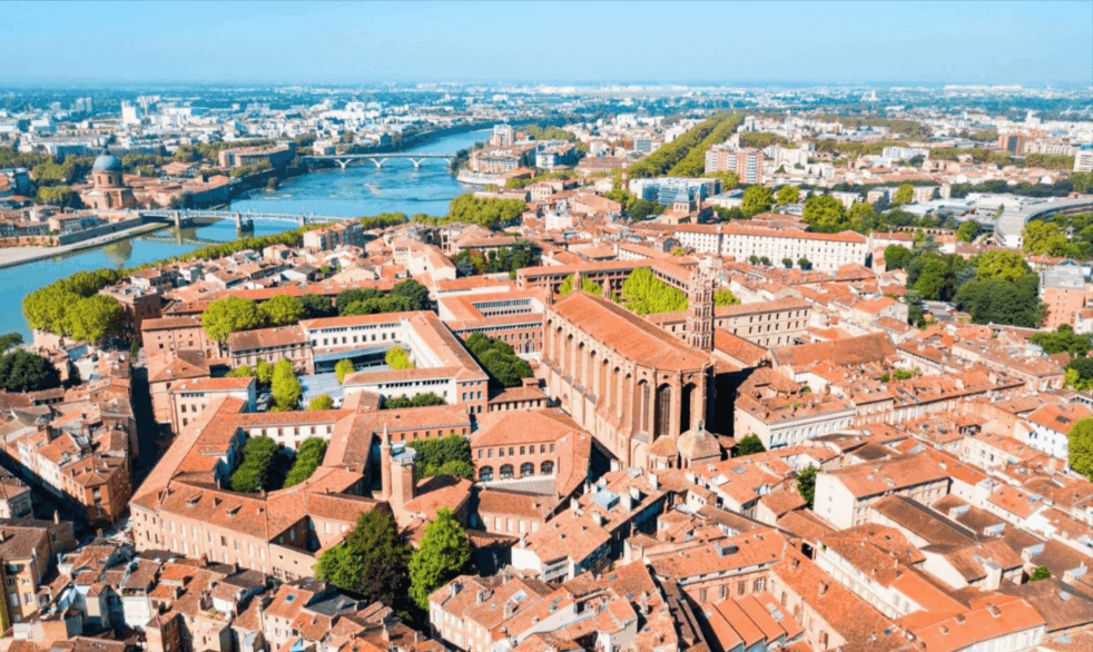 Toulouse’s Hidden Squares and Pink Buildings You Shouldn’t Miss